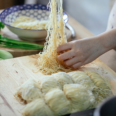 Không gian quán Mì Gia Truyền