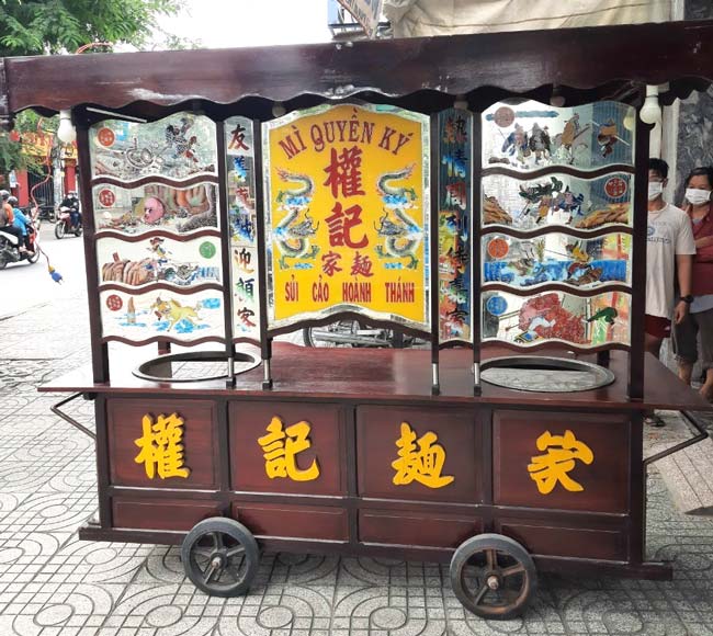 Xe hủ tiếu mì tàu đổi thành Mì Gia Truyền